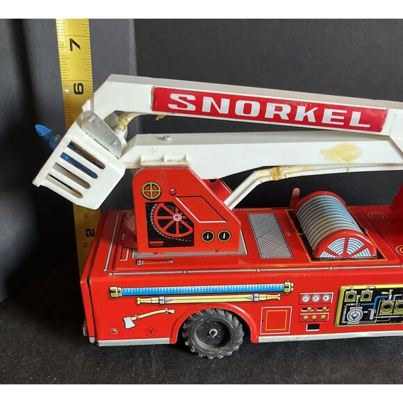 VTG Yonezawa Japan Tin Battery Operated Snorkle Fire Engine Truck Doesn’t Work - Picture 12 of 14